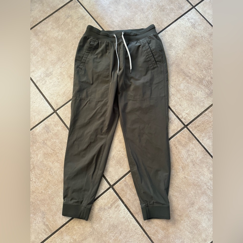 Men’s Vuori Meta Jogger Size M Dark Oregano